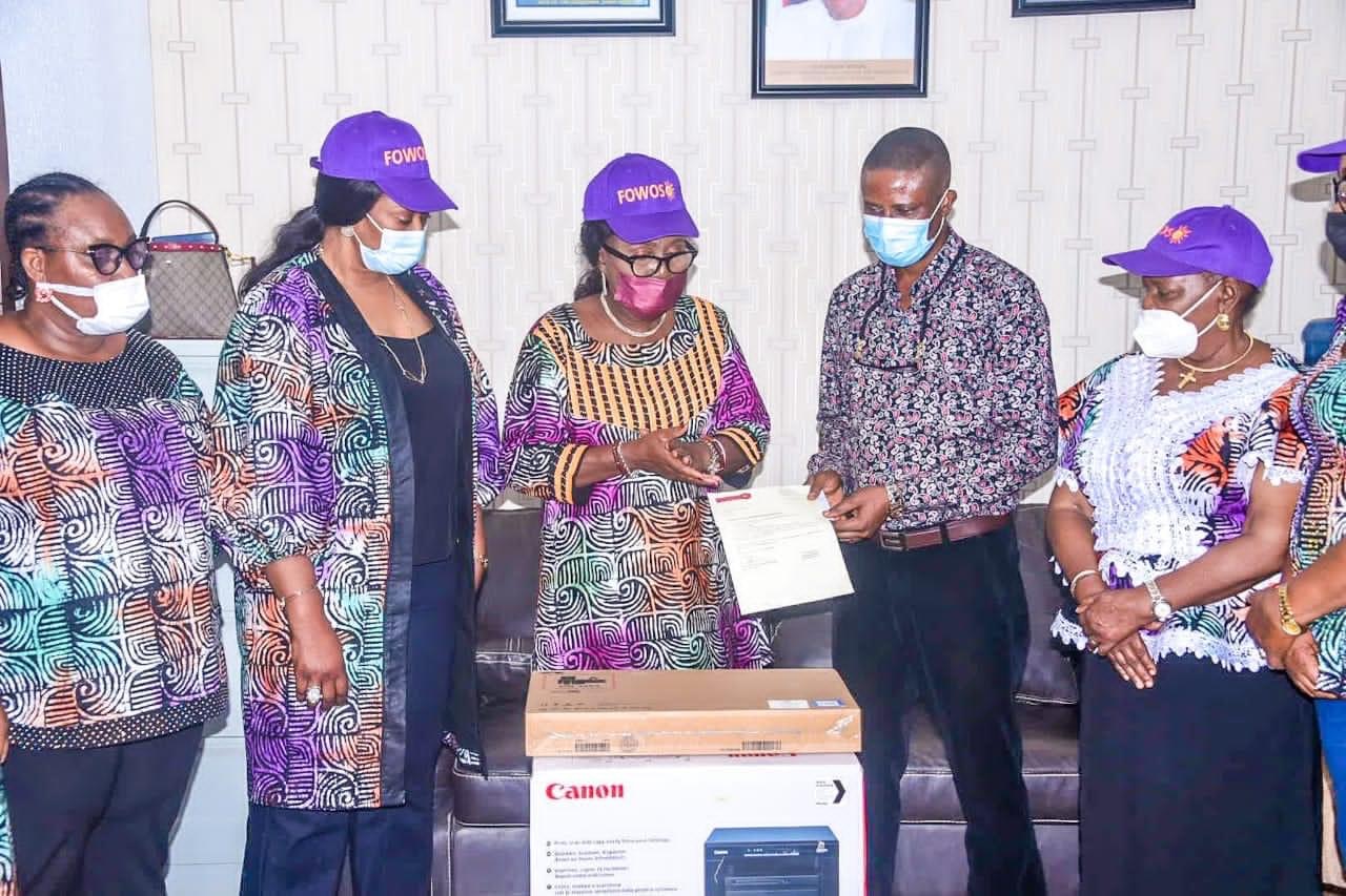 FOWOSO Champions Establishment of Cancer Registry in Ondo, Donates Equipment to UNIMEDTH, FMC